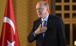 12 milyon emekli aldı: Evine yüzü gülerek gidiyor, 50 bin TL ödeme
